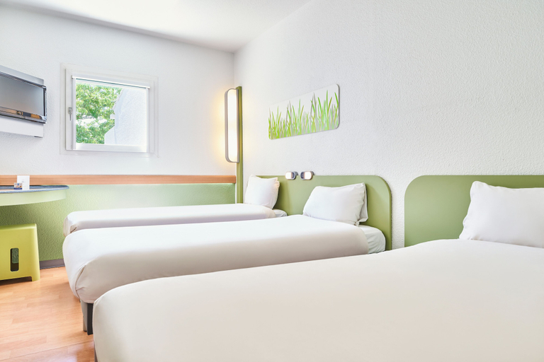 Bedroom 4, ibis budget Versailles Coignières, Yvelines