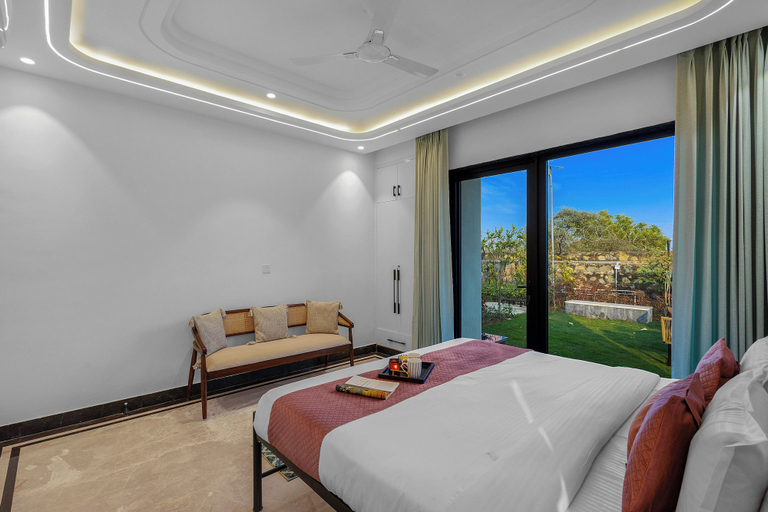 Room 3, ELIVAAS Prassanam Vatika 2 BHK Hillside Villa with Private Pool, Gurgaon