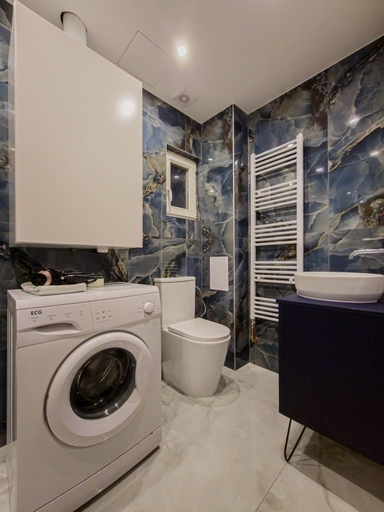 Bathroom 2, Garden Apartments, Praha 1