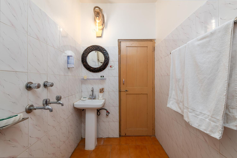 Bathroom 5, Beholden Stay & Cafe-Mountain View Boutique Stay in Old Manali , Kullu