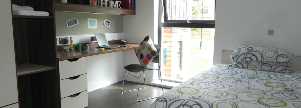Room 3, Alexander Court Townhouses, Stirling