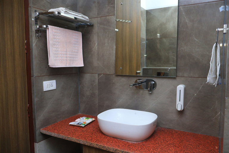 Bathroom 2, Pacific Inn Paonta Sahib, Sirmaur