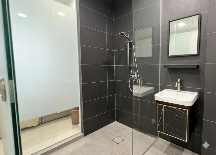 Bathroom 5, NOVO Ampang Suites by ASDEH Suites, Kuala Lumpur