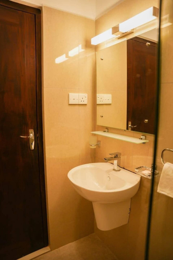Bathroom 3, Green Eye Apartment & Hotel, Kesbewa