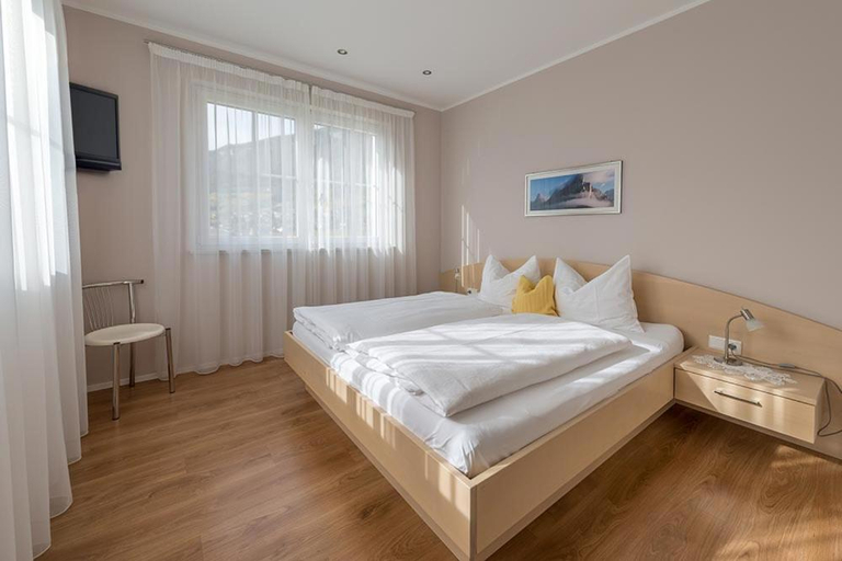 Bedroom, Quellenhof, Bolzano