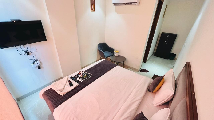 Room 2, SS GROUP OF HOTELS AT IGI AIRPORT DELHI, Delhi