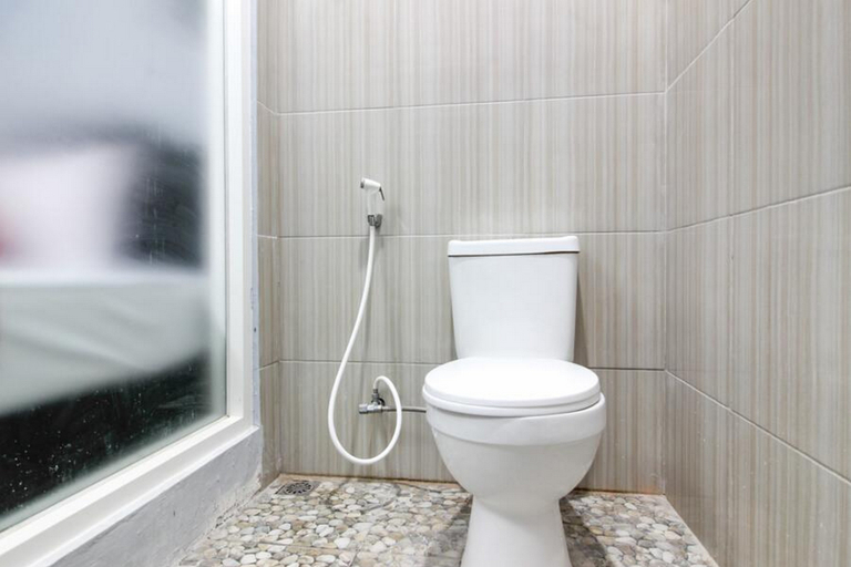 Bathroom, RedDoorz near Graha Saba UGM, Sleman