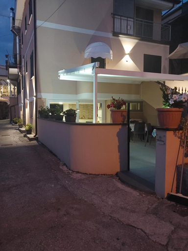 Food & Drinks