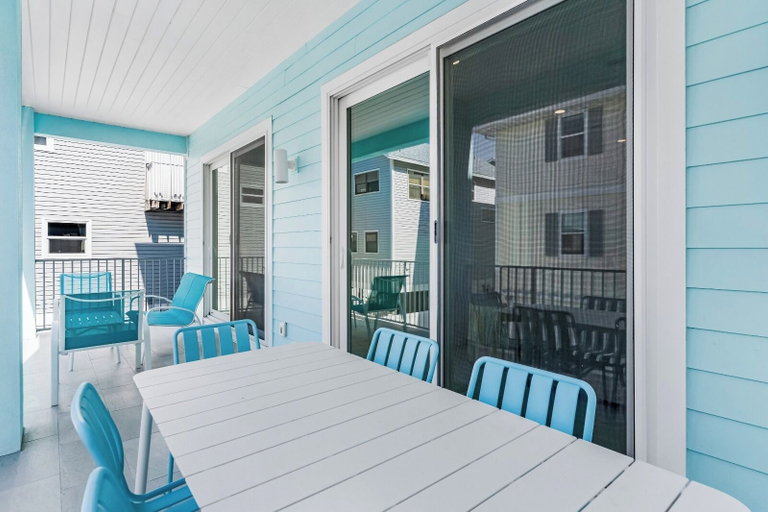 Outdoor dining 5, Sea Breeze IRB Complex, Pinellas