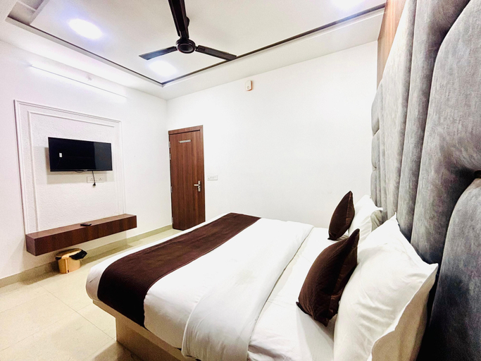 Others 3, Hotel Mero Vrindavan, Mathura