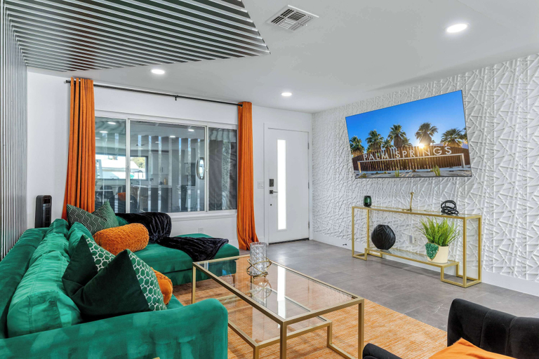 Room 2, Private Palm Springs Oasis With Saltwater Pool Spa, Riverside