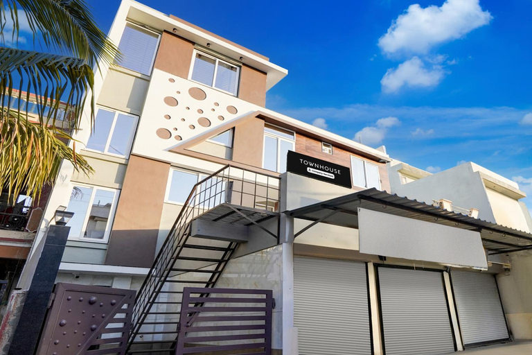 Entrance 2, Super Townhouse Rajendra Nagar Main Road, Indore