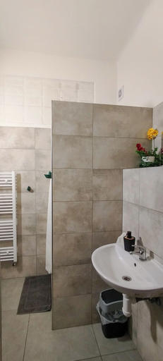 Bathroom 4, Milada, Praha 6