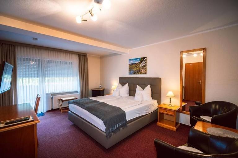 Bedroom 3, Hotel Bisenius, Bernkastel-Wittlich