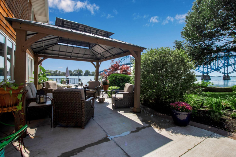 Food & Drinks, South Bridge Bed and Breakfast, Erie