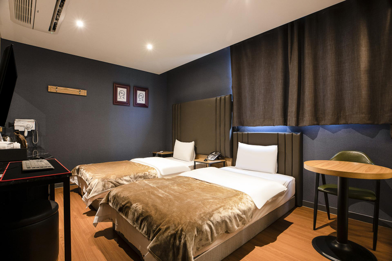 Bedroom 2, Triple 8 Hotel, Geum-cheon