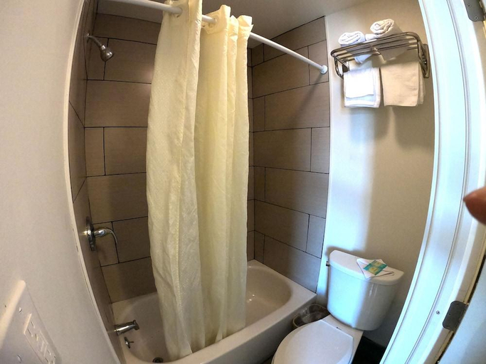 Bathroom 3, GG Rest Inn, Union