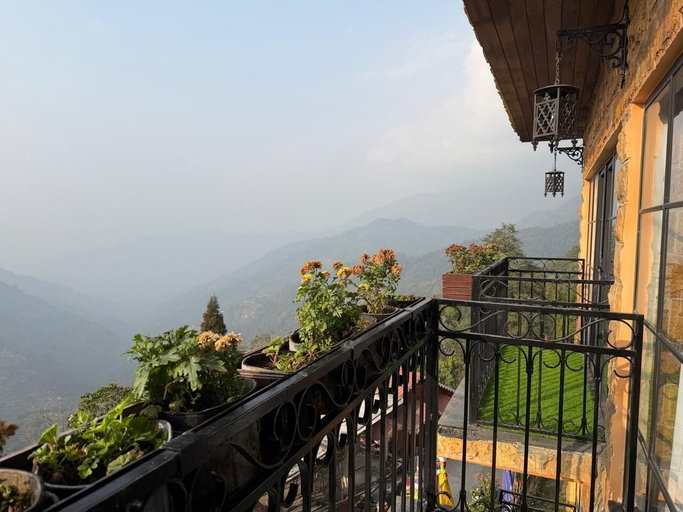 Property grounds, Evri Hotels & Resorts, Darjiling