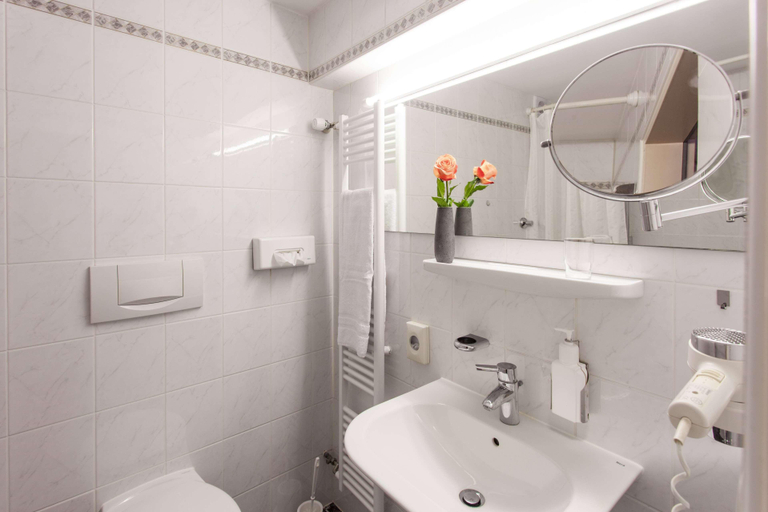 Bathroom 5, Centro Hotel Mondial Munchen Trademark Collection , München