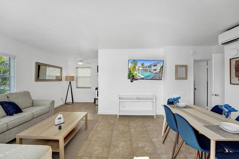 Room 5, Desoto Beach Retreat with Heated Pool, Broward