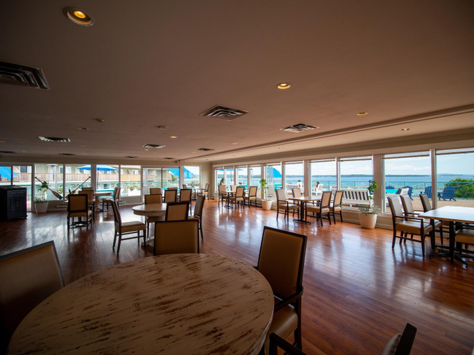 Food & Drinks 5, Oak Island Resort & Conference Centre, Lunenburg