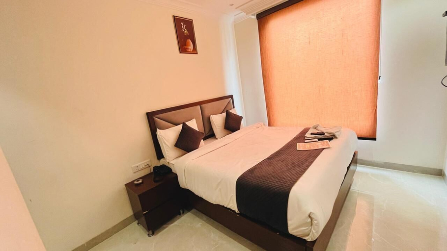 Room 4, SS GROUP OF HOTELS AT IGI AIRPORT DELHI, Delhi