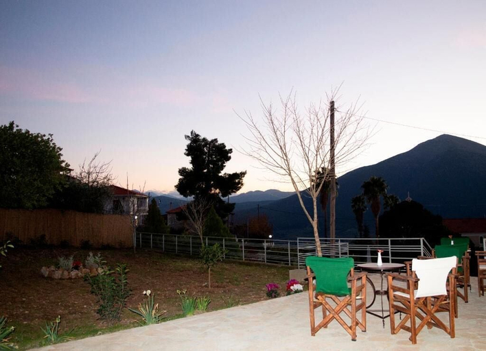 Outdoor dining, Xenon Achladokampos, Peloponnese