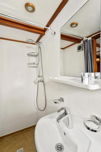 Bathroom 4, Botel van Aemstel, Amsterdam