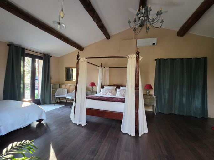 Bedroom 3, Moulin AURELIA - chambre La Coloniale, Bouches-du-Rhône