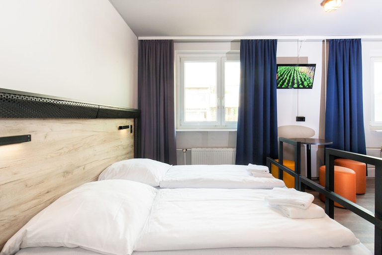 Bedroom 2, a&o Koln Neumarkt, Köln