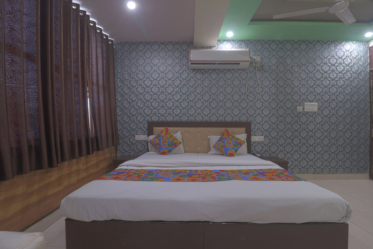 Room 2, Hotel Tavooza Formely Sumangal, Gwalior