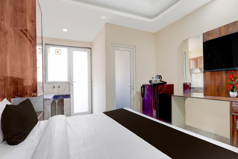 Room 3, Townhouse Phase 3 DLF Cyber City, Gurgaon