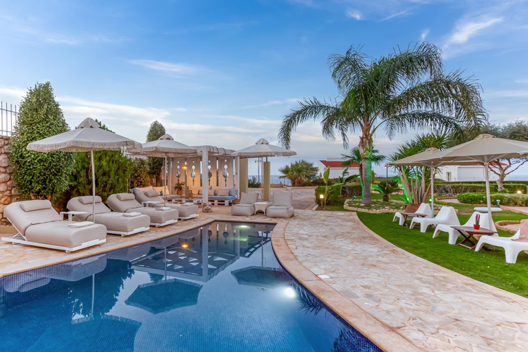 Sport & Beauty 2, Azzuro Villa with private pool by Checkin, Crete
