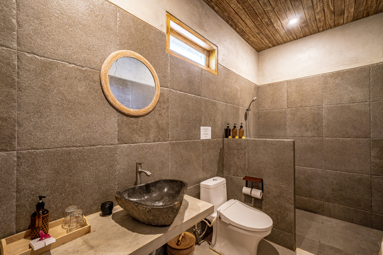 Bathroom 4, Golden Garuda Cottages at Diamond Beach, Klungkung