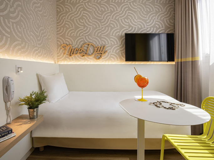 Bedroom 2, ibis Styles Nice Cap 3000 Airport, Alpes-Maritimes