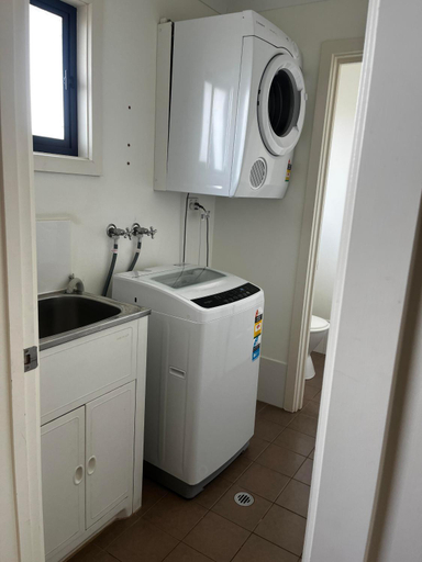 Bathroom 3, Cowell Townhouse apartments, Franklin Harbour