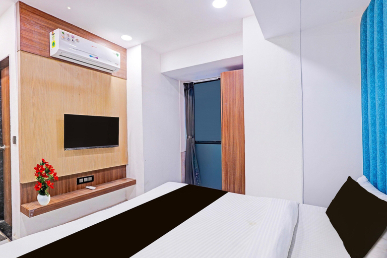 Room 4, Deluxe Hotel Niraant, Surat