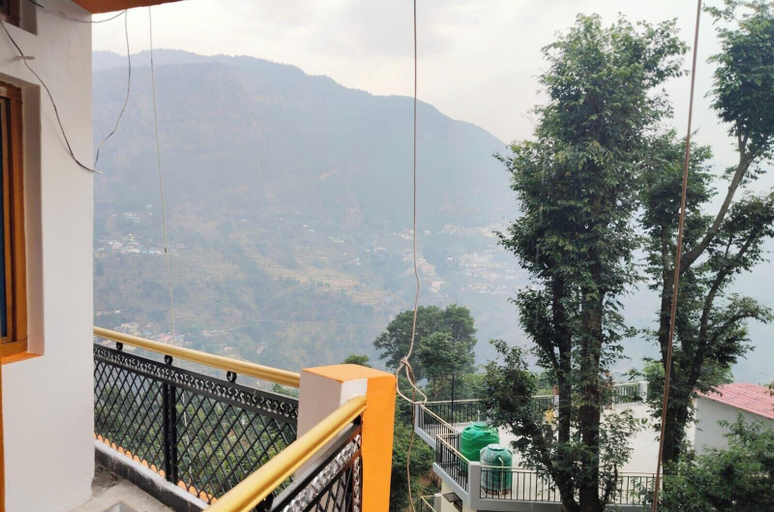 Property grounds, Hotel New Pandey Inn, Rudraprayag