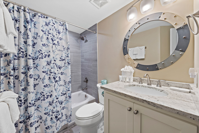 Bathroom 4, White Caps 103, Baldwin