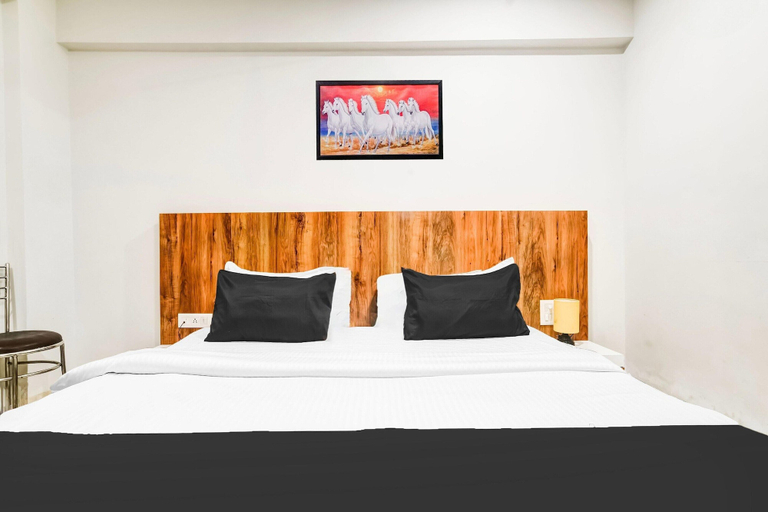 Room 4, Deluxe Virat Hotel And Restaurant, Indore