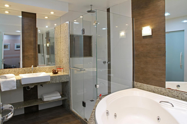 Bathroom 5, Malibu Palace Hotel, Cabo Frio