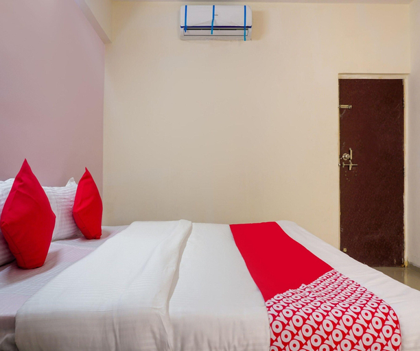 Room 4, Classic With Balcony Hotel Galaxy Inn, Pune
