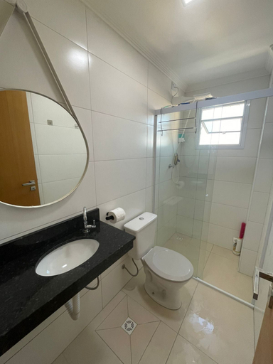 Bathroom 5, Apart Hotel - Condomínio - Norma Ignes, Praia Grande