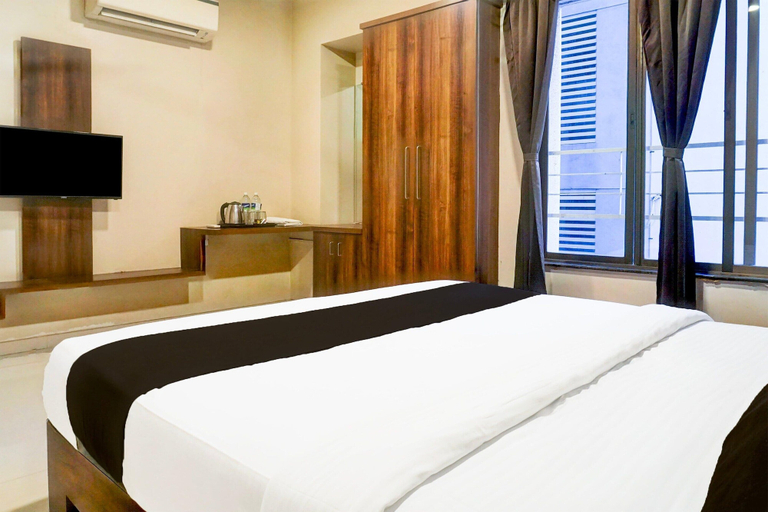 Room 4, Deluxe Viman Nagar Formerly Kuber Inn, Pune