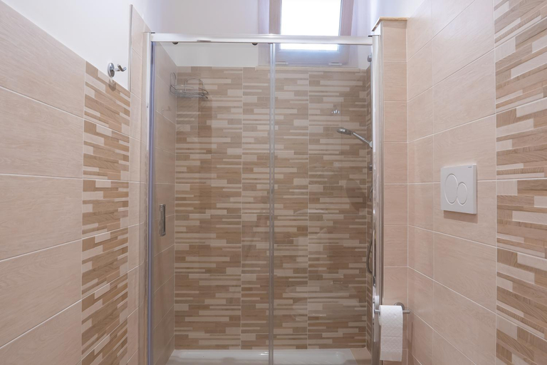 Bathroom 2, Stella Marina - Camere e Monolocali Turistici, Latina