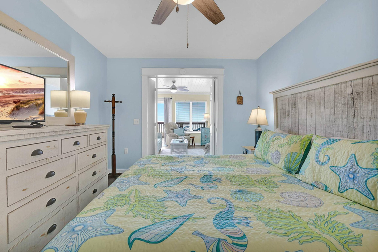 Room 5, Sands of Laguna B-1, Bay