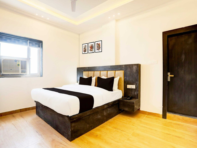 Room 3, Classic With Balconysuper Townhouse Pahadiya, Varanasi