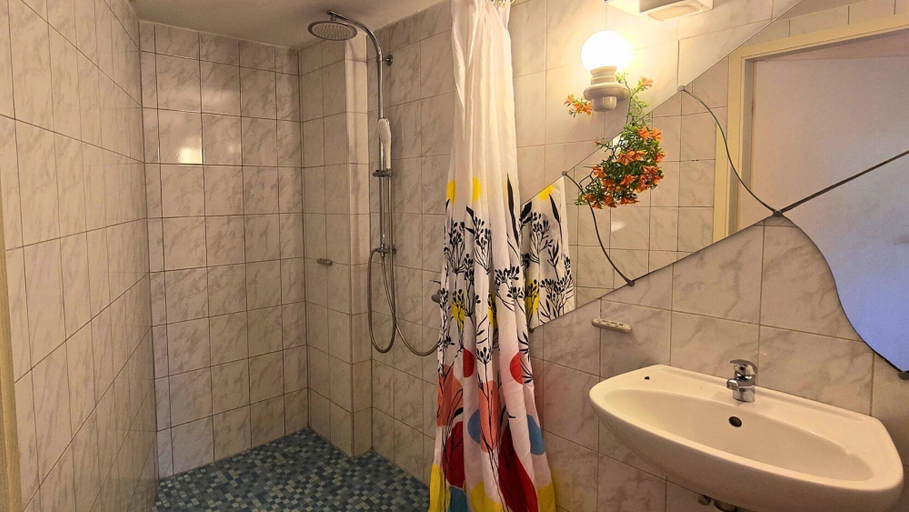 Bathroom, Rollstuhlgerechte Ferienwohnung im Ferienpark, Ludwigslust-Parchim