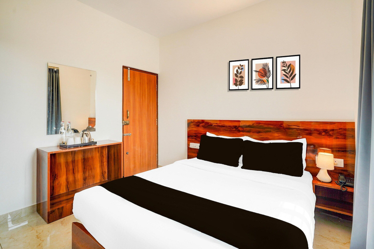 Room 5, Deluxe Hebbal Townhouse, Bangalore