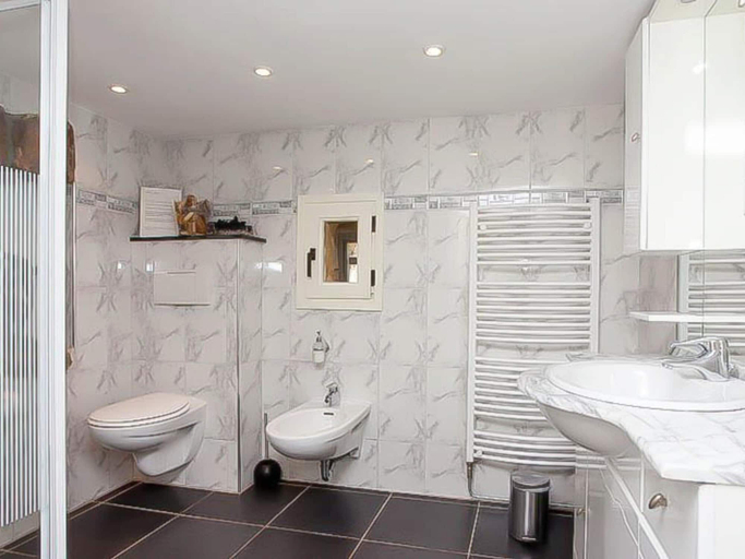Bathroom 4, Luxury Ardennes Villa with Pool and Sauna, Liège